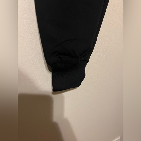 NEW WITH TAG | TWO Pairs of Men’s FIGS Tansen Jogger 2.0 Short (Medium) - Picture 7 of 7